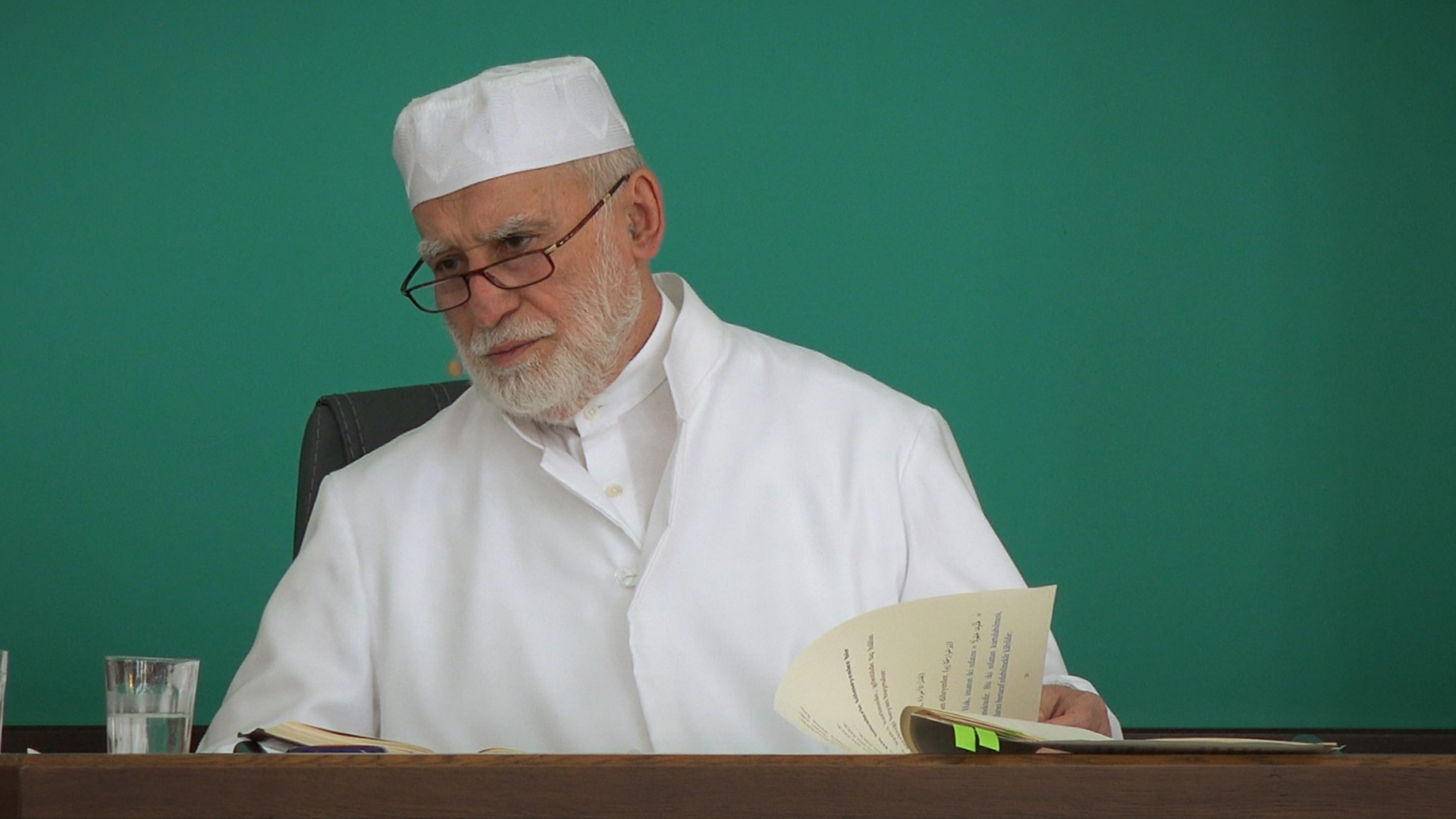 “Onlar ki, Boş ve Yararsız Şeylerden Yüz Çevirirler”