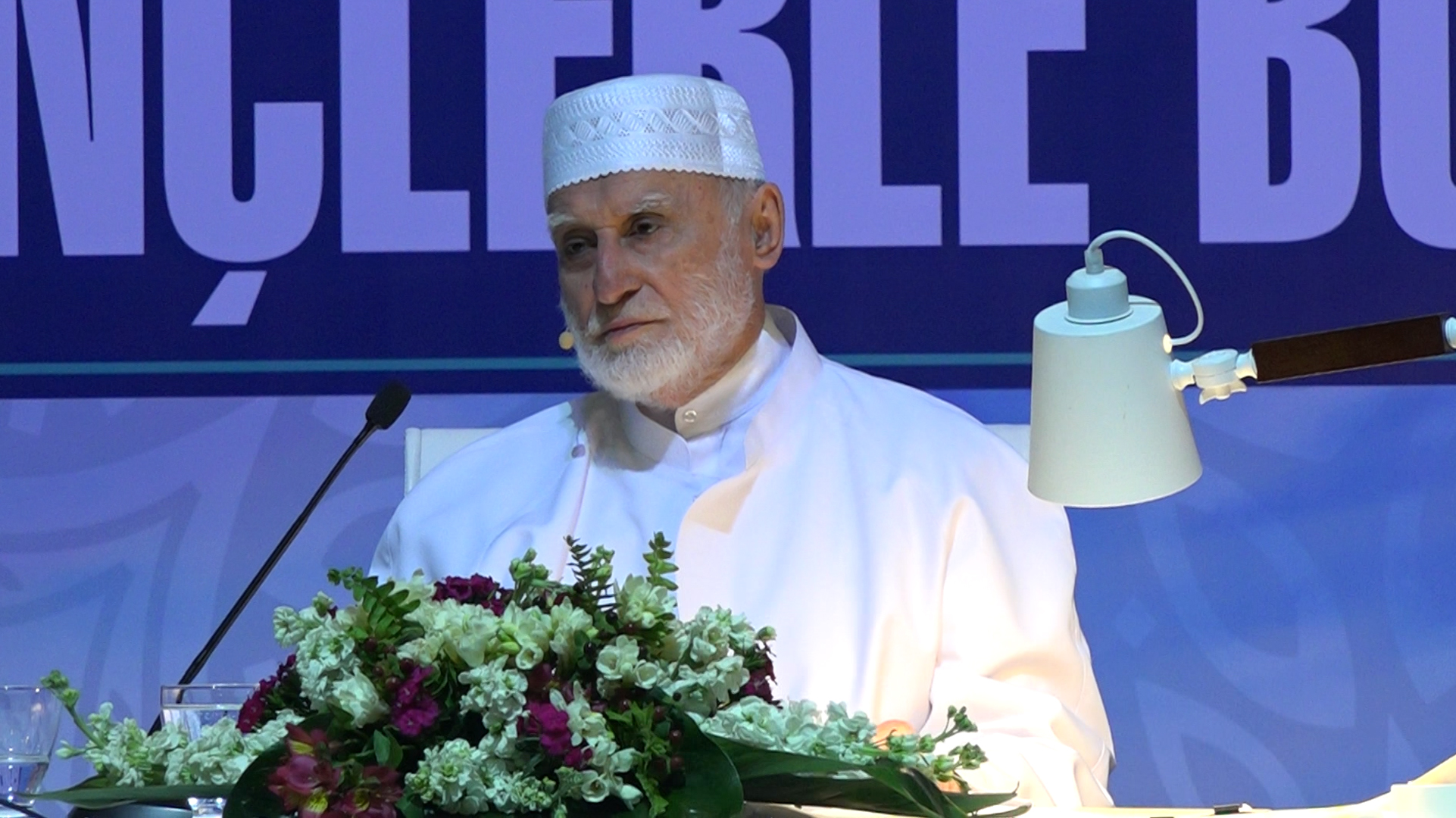Kur’ân’ın Yeterli Olduğu, Dolayısıyla Sünnet’e Lüzum Olmadığı Söyleniyor. Neler Söylemek İstersiniz? (Soru-Cevap)