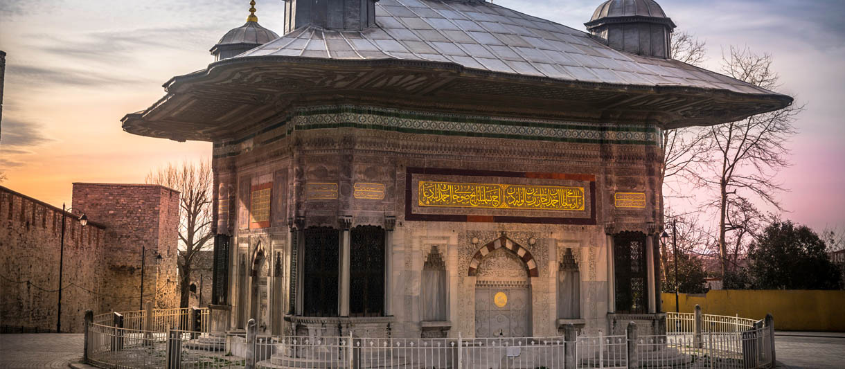 Kimin Dostluğuna Tâlibiz