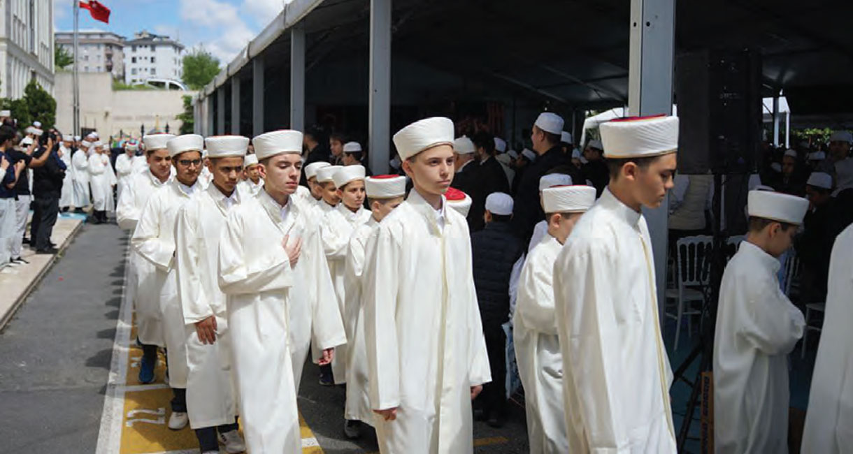 İslâm’ın İstikbâli ve Nesil İçin Gayretler